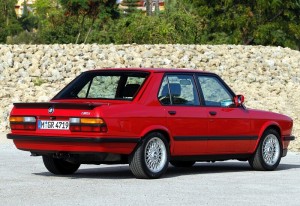 Создать мем: m5 e28, bmw m 5 e 28, bmw m5 все поколения