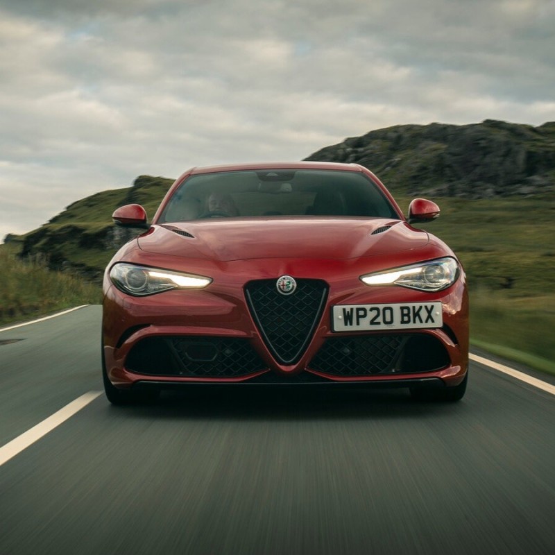 Создать мем: Alfa Romeo 159, альфа ромео джулия, alfa romeo giulia quadrifoglio