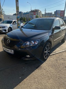 Создать мем: mazda 3 2008, черная мазда 3, mazda 3 2007