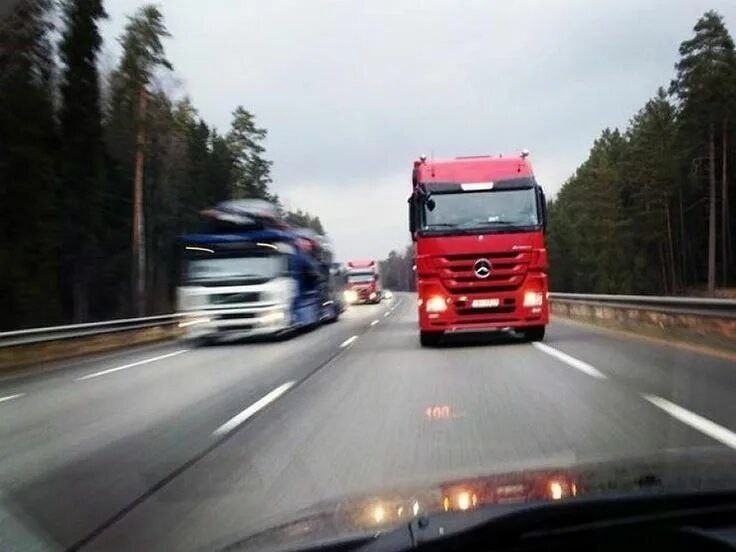 Create meme: overtaking a truck, Mercedes Actros 2017, mercedes benz actros