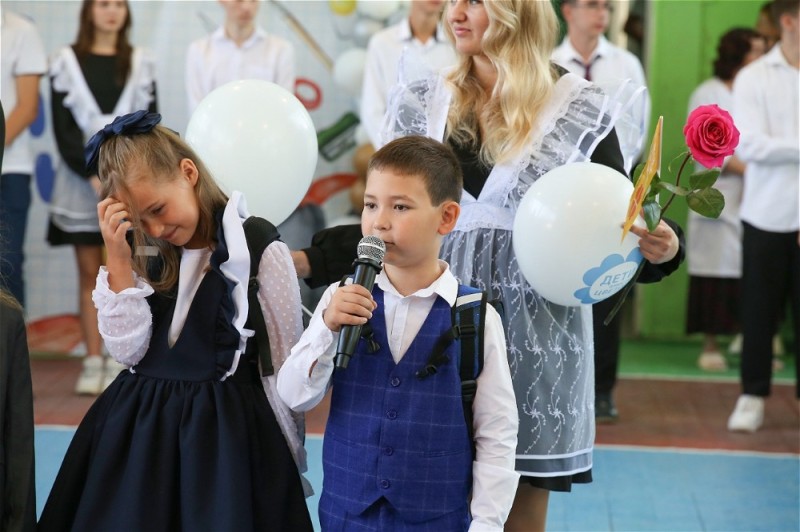 Создать мем: день знаний в школе, школа последний звонок, первое сентября в школе