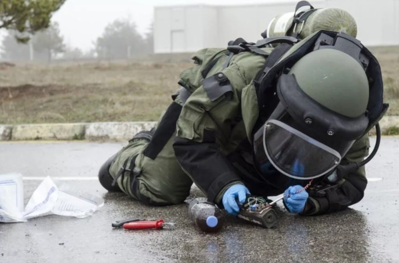 Create meme: bomb disposal engineer, fsb sapper, bomba