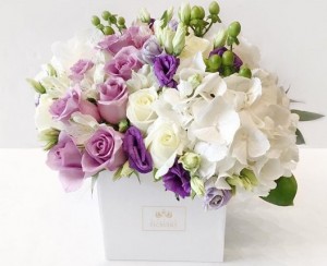 Создать мем: цветы, букет невесты, букет в бело фиолетовых тонах