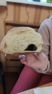Создать мем: итальянский хлеб, предметы на столе, хлеб выпечка