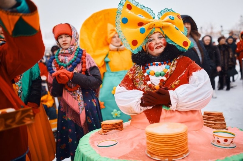 Create meme: carnival , Maslenitsa festivities, Maslenitsa in Yalutorovsk