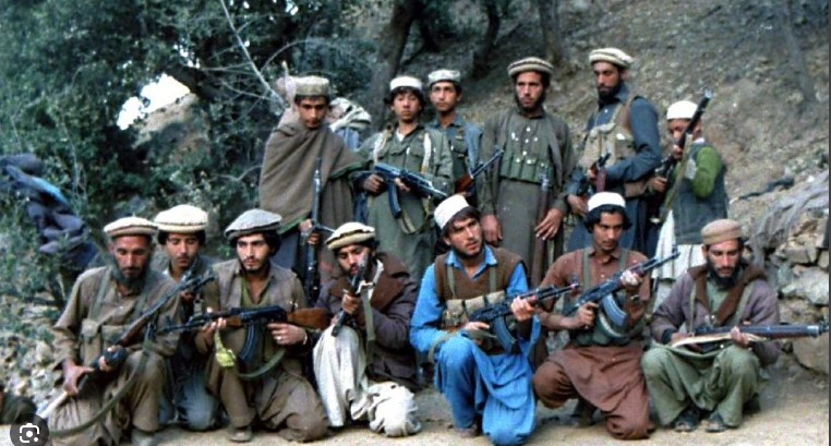 Создать мем: афганские моджахеды 1989, афганский моджахед юнус халес, афганистан