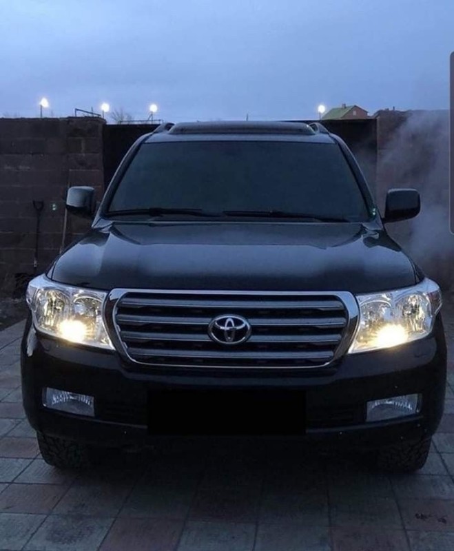 Create meme: toyota land cruiser 200 series, Toyota land cruiser 200, toyota land cruiser 2011