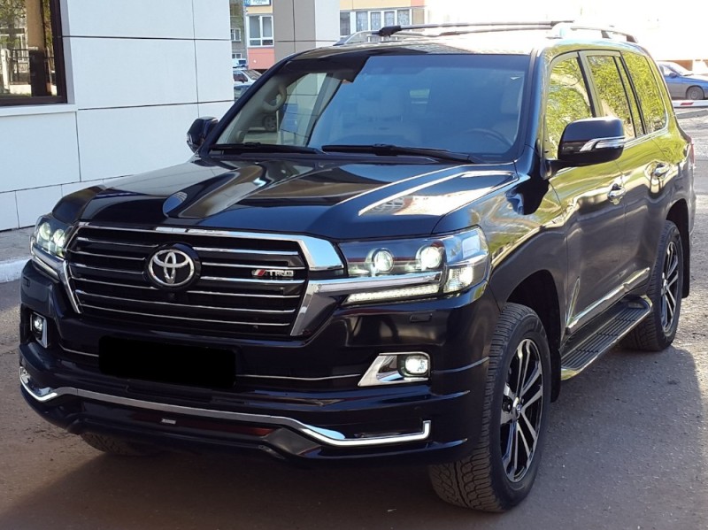 Create meme: toyota land cruiser 200 series, toyota Land Cruiser 2016 black, toyota land cruiser 200 facelift