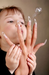 Создать мем: маникюр ногтей, ногти для детей длинные, маникюр женский