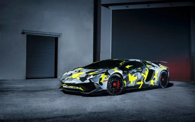 Create meme: Lamborghini Aventador camouflage, vinyl on lamborghini huracan, lamborghini aventador sv