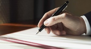 Создать мем: чиновник подписывает, жалоба человек, пишет ручкой