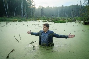 Создать мем: школьник в болоте, мальчик в болоте, парень в болоте