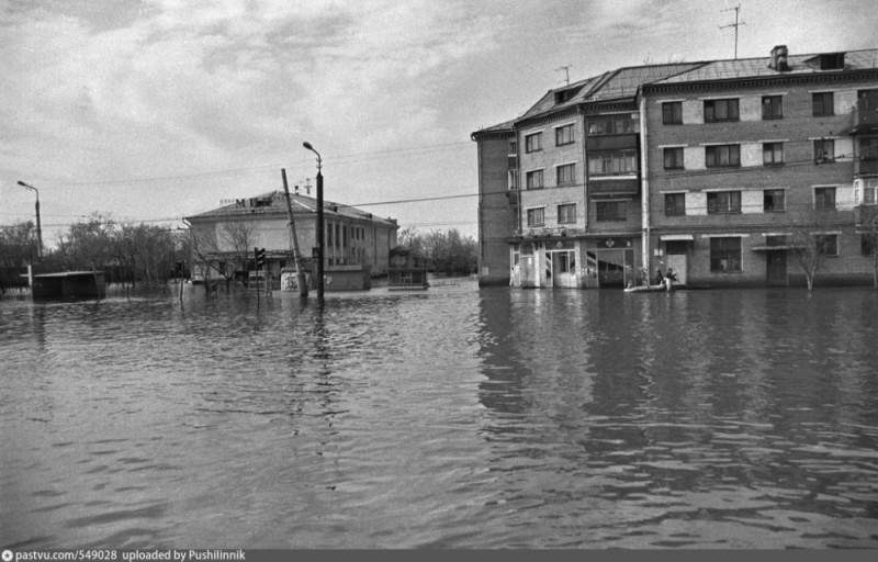 Создать мем: наводнение 1972 год благовещенск, наводнение, наводнение зеленогорск 1988