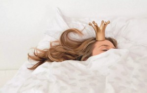 Create meme: sleeping Princess photo, the girl in the crown is sleeping, sleeping beauty woke up photoshoot