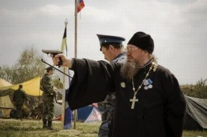 Создать мем: 201 военная база батюшка чебоненко, боевой священник, священник с оружием