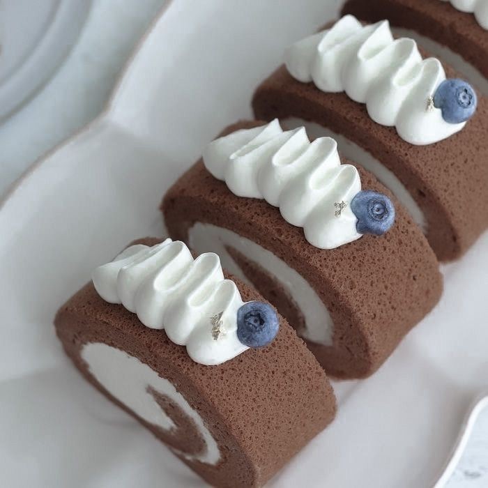 Create meme: chocolate sponge roll, chocolate roll, chocolate meringue roll