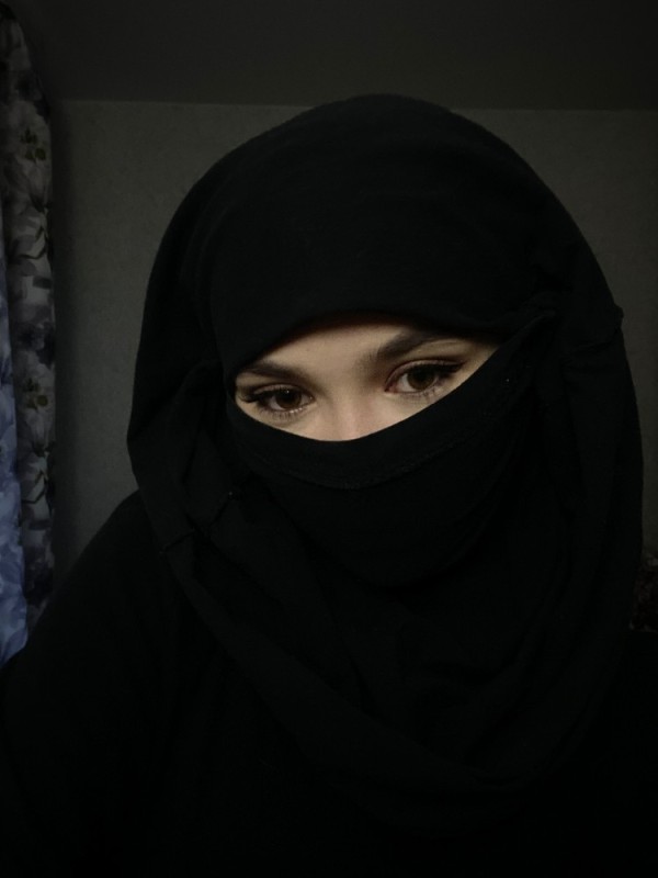 Create meme: sad girl in hijab, hijab muslim, girl Muslim