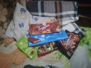 Создать мем: мешок конфет, шоколадные батончики, сладости в россии