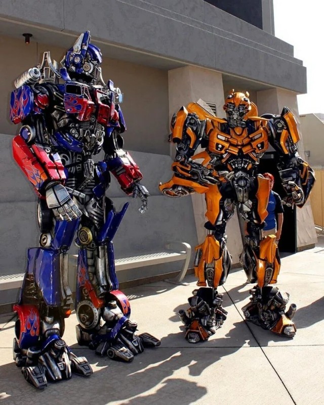 Create meme: bumblebee optimus prime, Optimus Prime and Bumblebee together, Optimus transformer