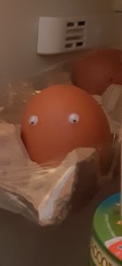 Создать мем: яйцо курицы, склеванное яйца, испорченное яйцо
