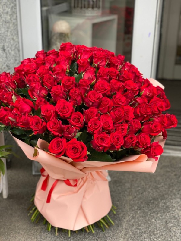 Create meme: a beautiful bouquet of roses , a large bouquet of red roses, a bouquet of roses 