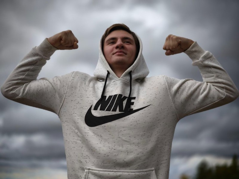 Создать мем: nike hoodie, людей, nike club swoosh hoodie