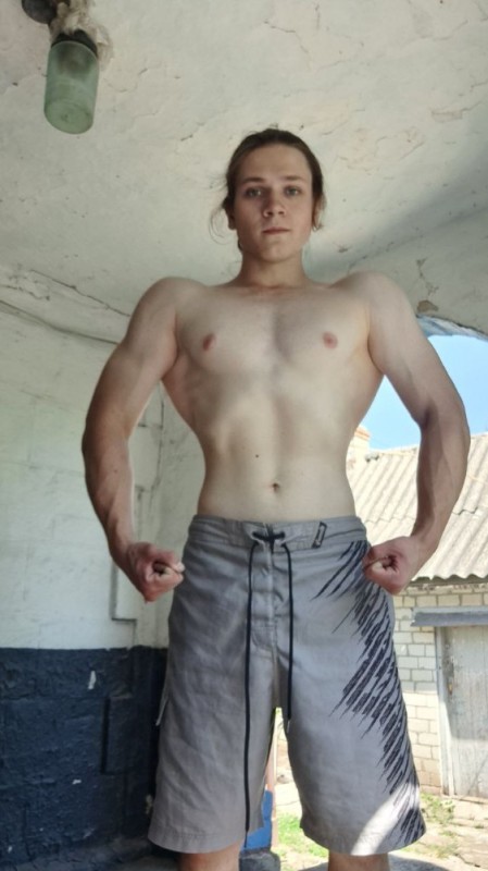 Create meme: biceps of a teenager, The athlete is an ectomorph, biceps 40 cm