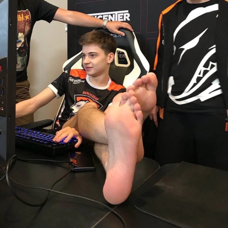 Create meme: feet , sweaty feet, virtus.pro