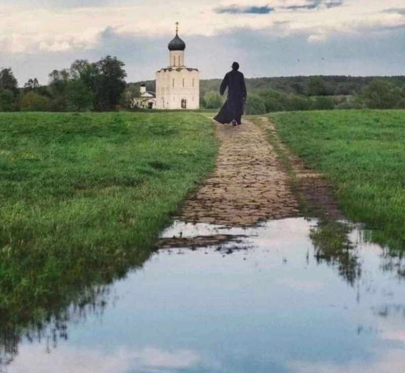 Create meme: the road to the Church of the Intercession on the Nerl, Church of the Intercession on the Nerl road to the temple, Bogolyubovsky meadow Church of the Intercession on the Nerl