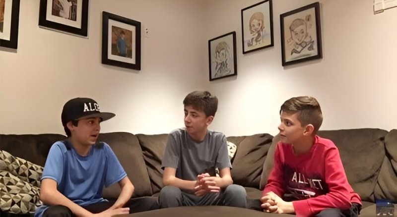 Create meme: 3 schoolchildren discuss a meme, a meme about a schoolboy, meme three schoolchildren on the couch