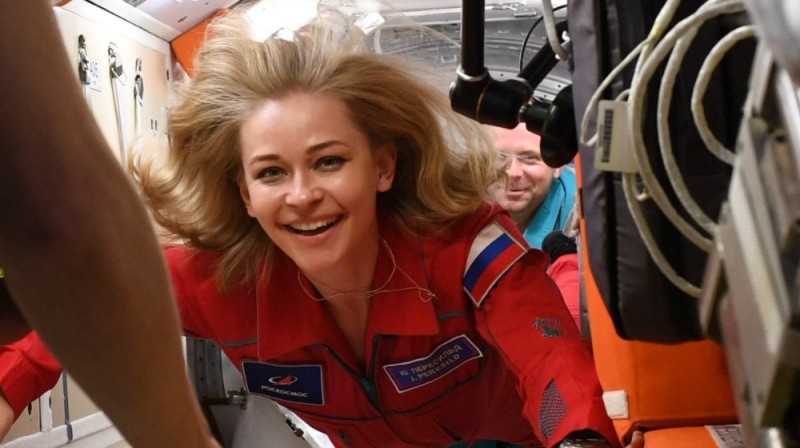 Create meme: overpowered in space, julia peresild cosmonaut, overpowered in space hair on end