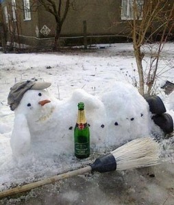 Create meme: snowmen, funny snowmen, drunk snowman