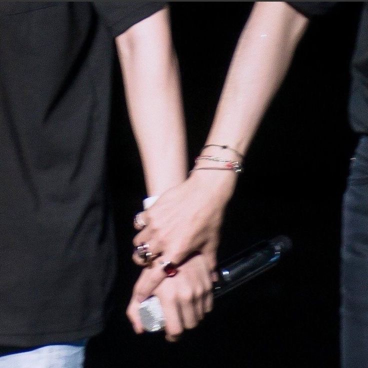 Создать мем: two people holding hands, тэхен руки, vkook taekook