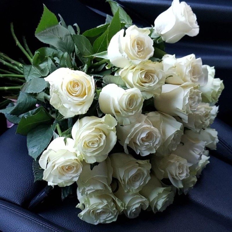 Create meme: rose white, bouquets of white roses, a gorgeous bouquet