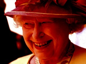 Создать мем: королева великобритании елизавета, королева елизавета улыбается, королева елизавета 2 фильм