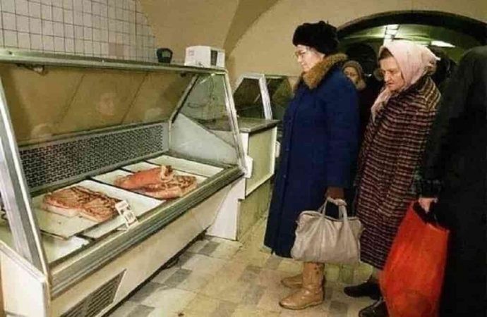 Создать мем: дефицит ссср, продукты в ссср, продуктовые магазины ссср 80е