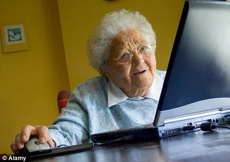 Создать мем: бабушка и компьютер, бабушка, дистанционные курсы