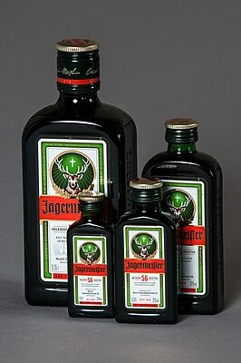 Создать мем: егермейстер 1.75, ликер ягермайстер 35% 0,5л, ликер jagermeister