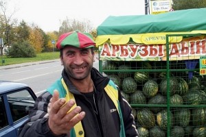 Создать мем: ларек с арбузами, торговец арбузами, арбузер