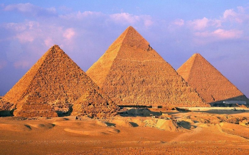 Create meme: cheops pyramid, pyramid of cheops seven wonders of the world, pyramid in Egypt