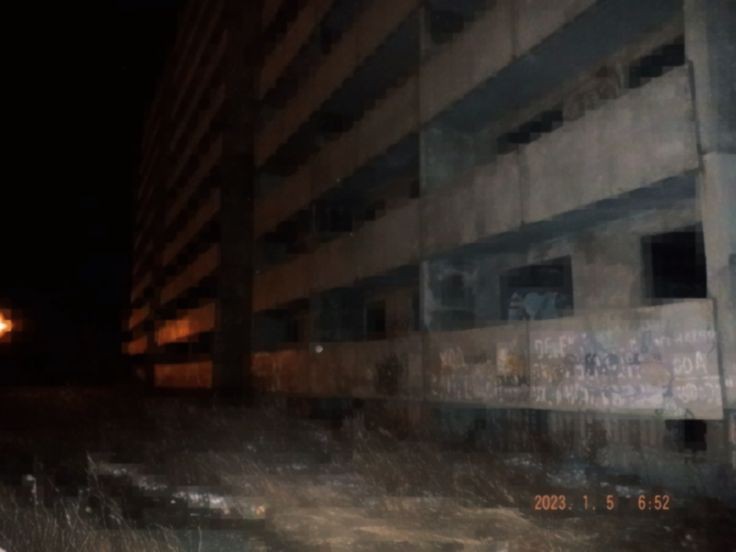 Создать мем: заброшенная больница в ульяновске, недостроенное здание, заброшенный