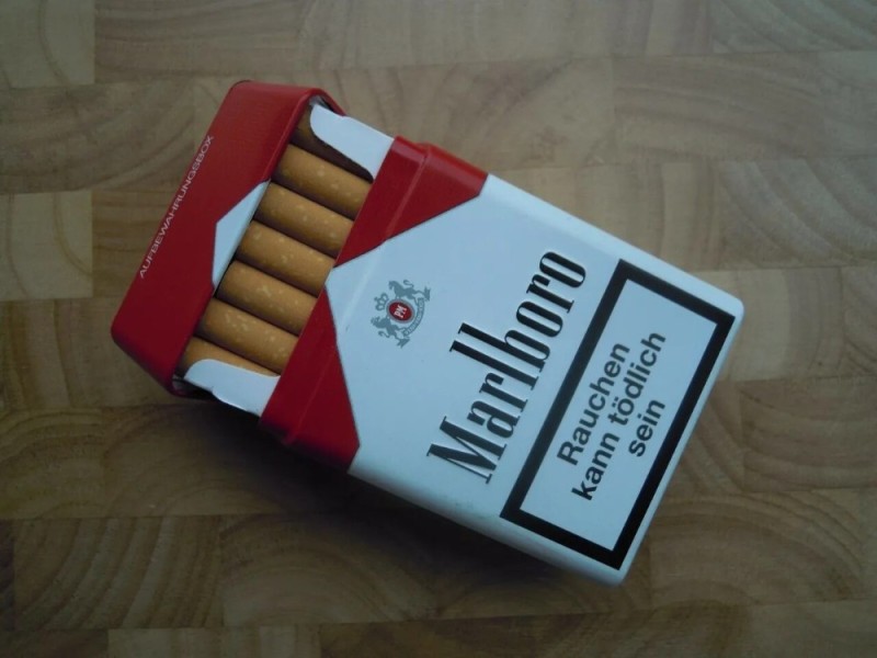 Create meme: marlboro red cigarettes, Marlboro cigarettes of the USSR, a pack of Marlboro cigarettes