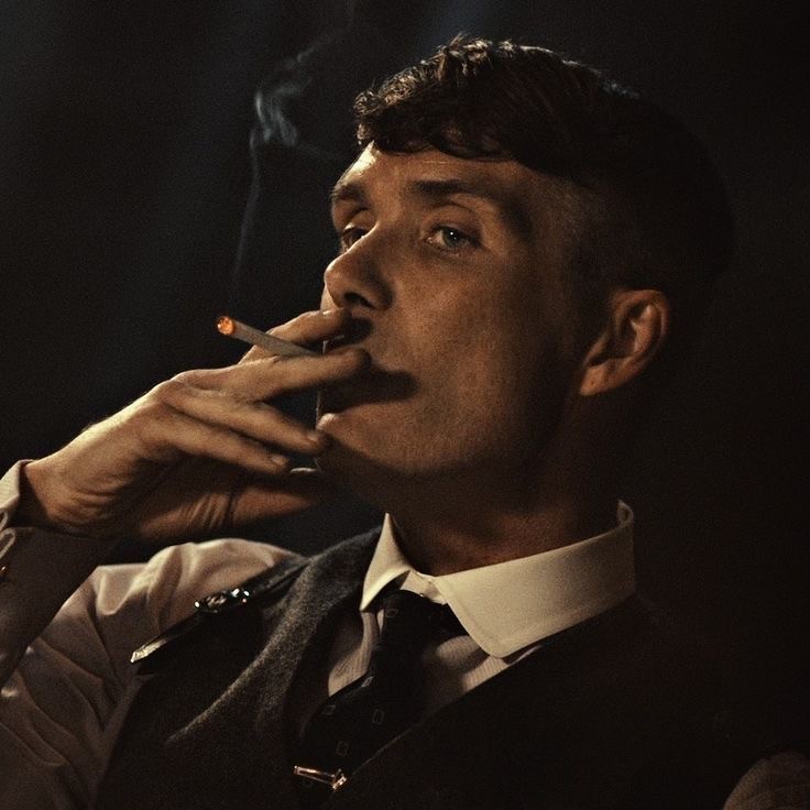 Create meme: Thomas shelby smokes, Tommy Shelby, Thomas Shelby with a cigarette