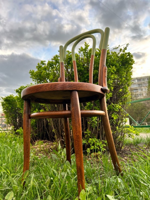 Создать мем: старый стул, стул, деревянный стул