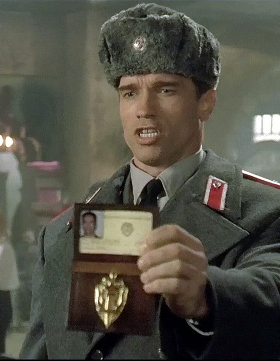 Create meme: Arnold Schwarzenegger in uniform, Schwarzenegger in Russia, Schwarzenegger salutes