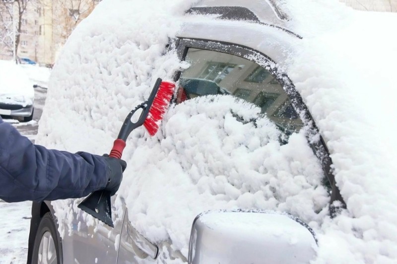 Создать мем: щетка для автомобиля от снега, очистка снега, для чистки снега