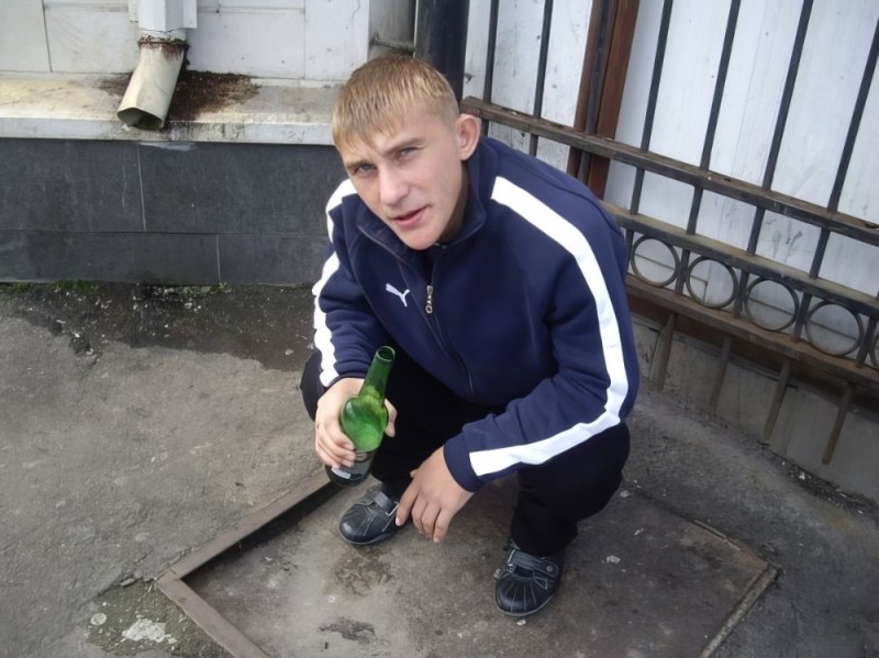 Create meme: Gopnik Bob, chavs , Gopnik squat