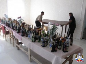 Создать мем: накрытый стол, сватовство, фото цыганских столов алкоголь