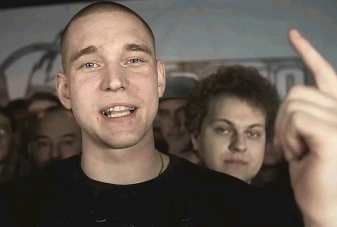 Создать мем: oxxxymiron, жест ресторатора версус, versus battle