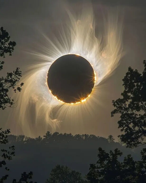 Create meme: solar Eclipse , a total solar Eclipse , solar and lunar eclipses